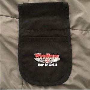 Ker’s Winghouse server pouch